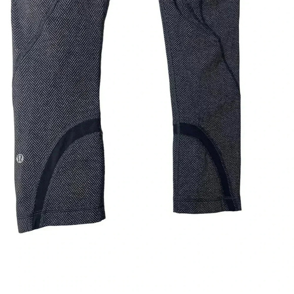 Lululemon Run: Inspire Crop II  Black/Quilt Leggings Size 8 - Picture 5 of 10